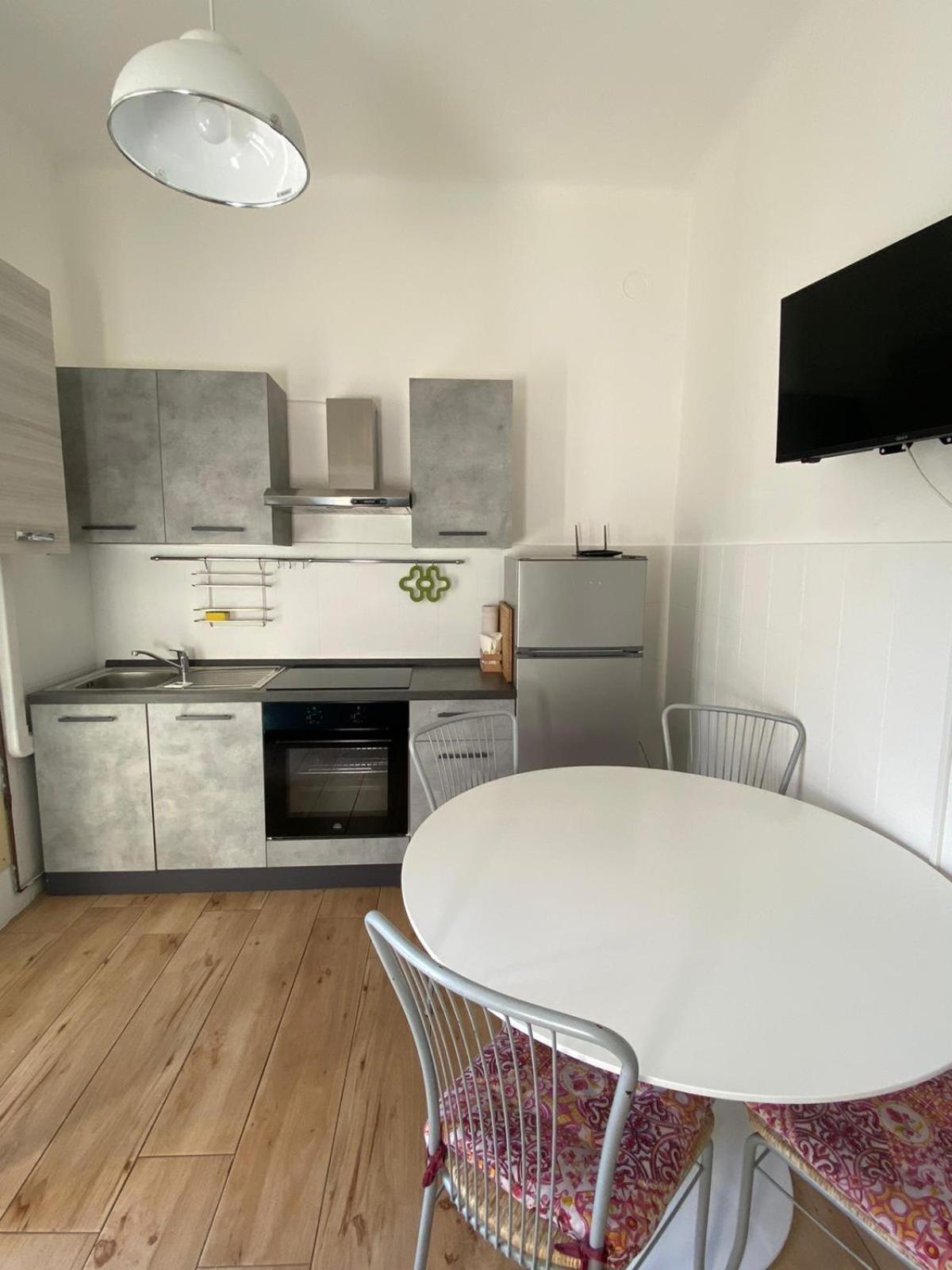 Ferienwohnung Domus Vicina Al Centro Storico Pavia Exterior foto