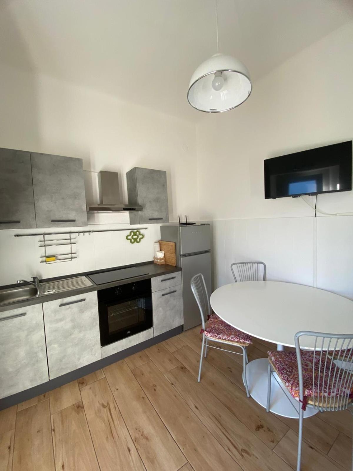 Ferienwohnung Domus Vicina Al Centro Storico Pavia Exterior foto